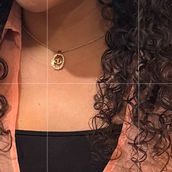 ✨Christian Dior Vintage Gold Tone CD Logo Oval
Pendant Necklace with Rhinestones - Picture 13 of 17